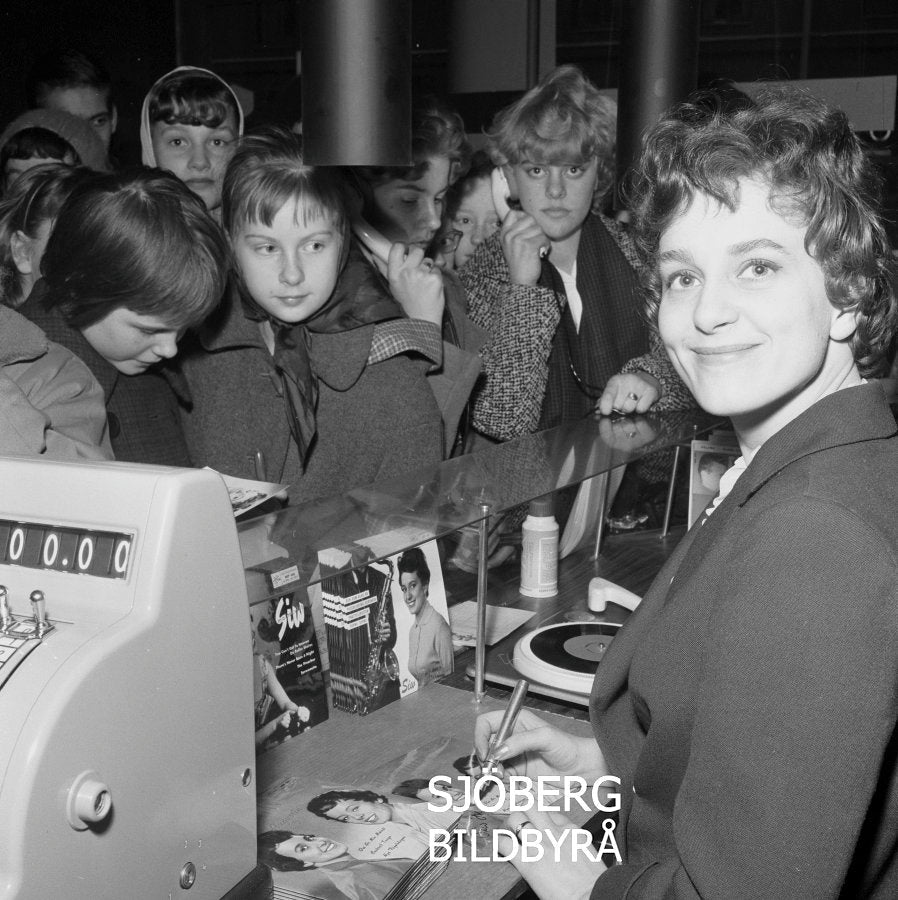 Siw Malmkvist vann Melodifestivalen 1959 men fick ändå inte sjunga Augustin