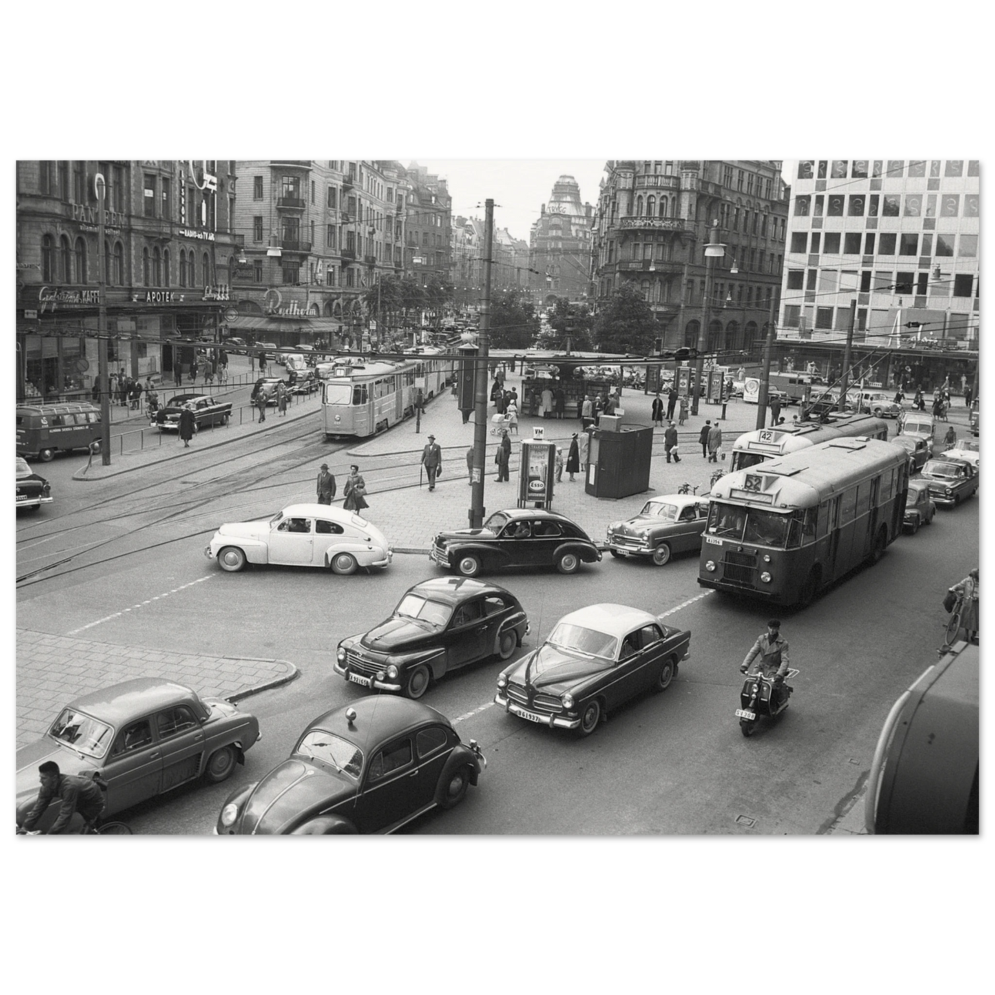 60b595a7-33a8-44c9-8cad-891ba498c8c7