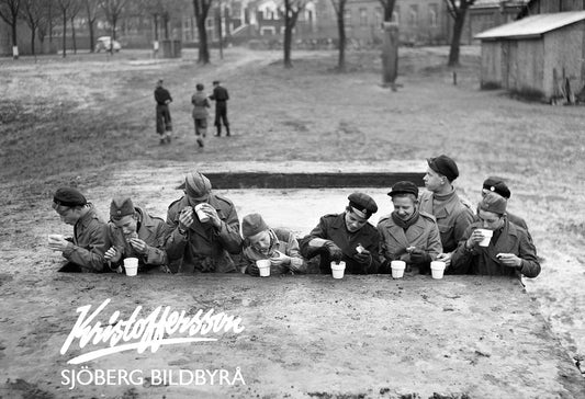 Varm choklad smakar bäst utomhus - keramikmugg med färgad insida
