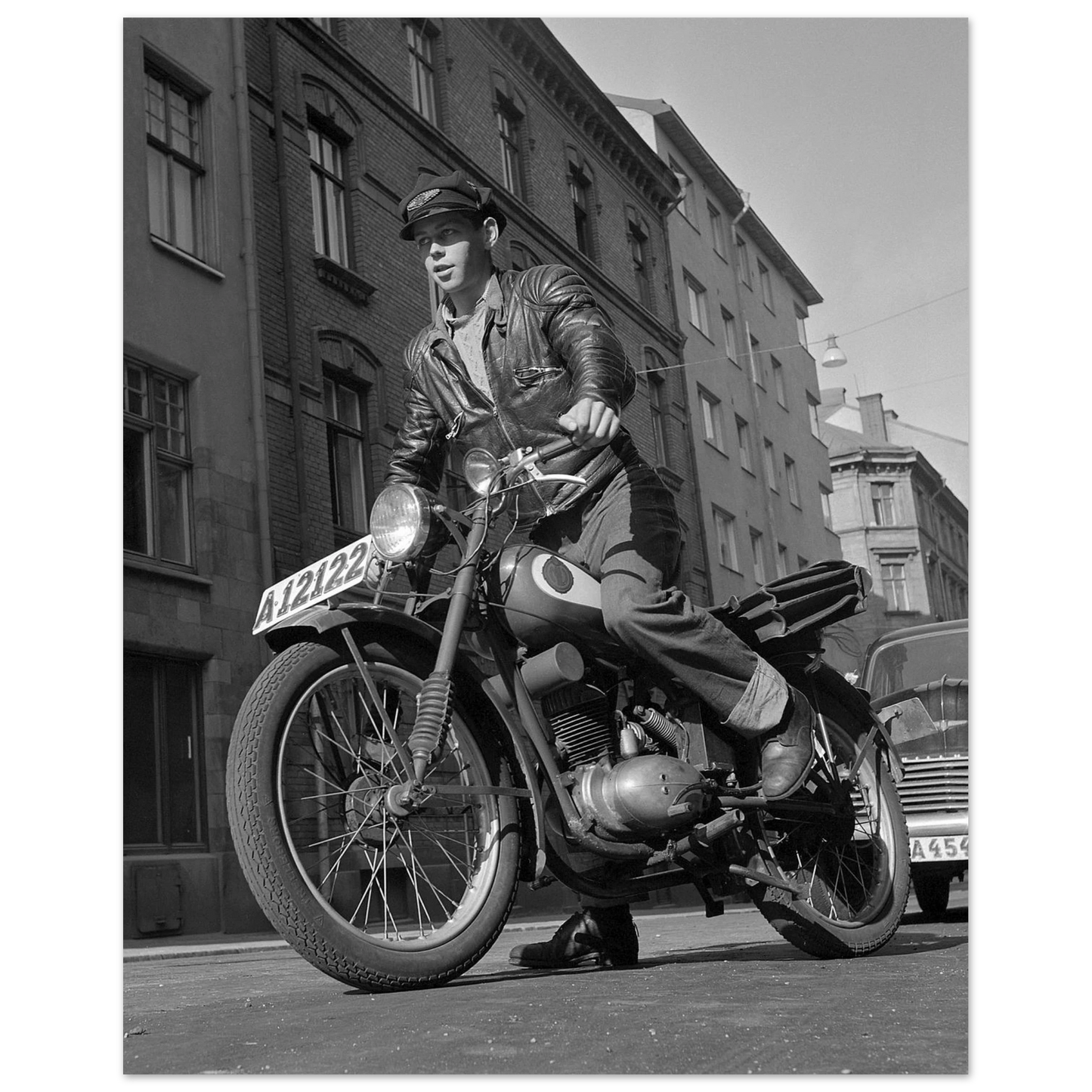 e12831a5-784e-4e7d-83cd-ad80650a3bf1